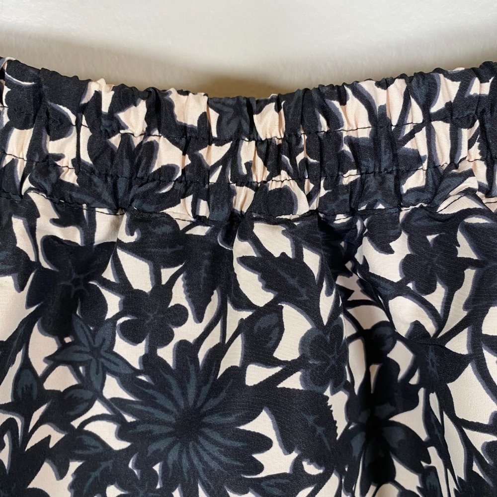 NWT Frenchi Skirt in Floral Print - Picture 8 of 9